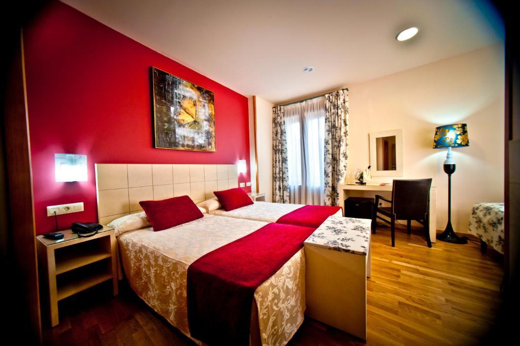 Hotel Condes De Castilla 3*