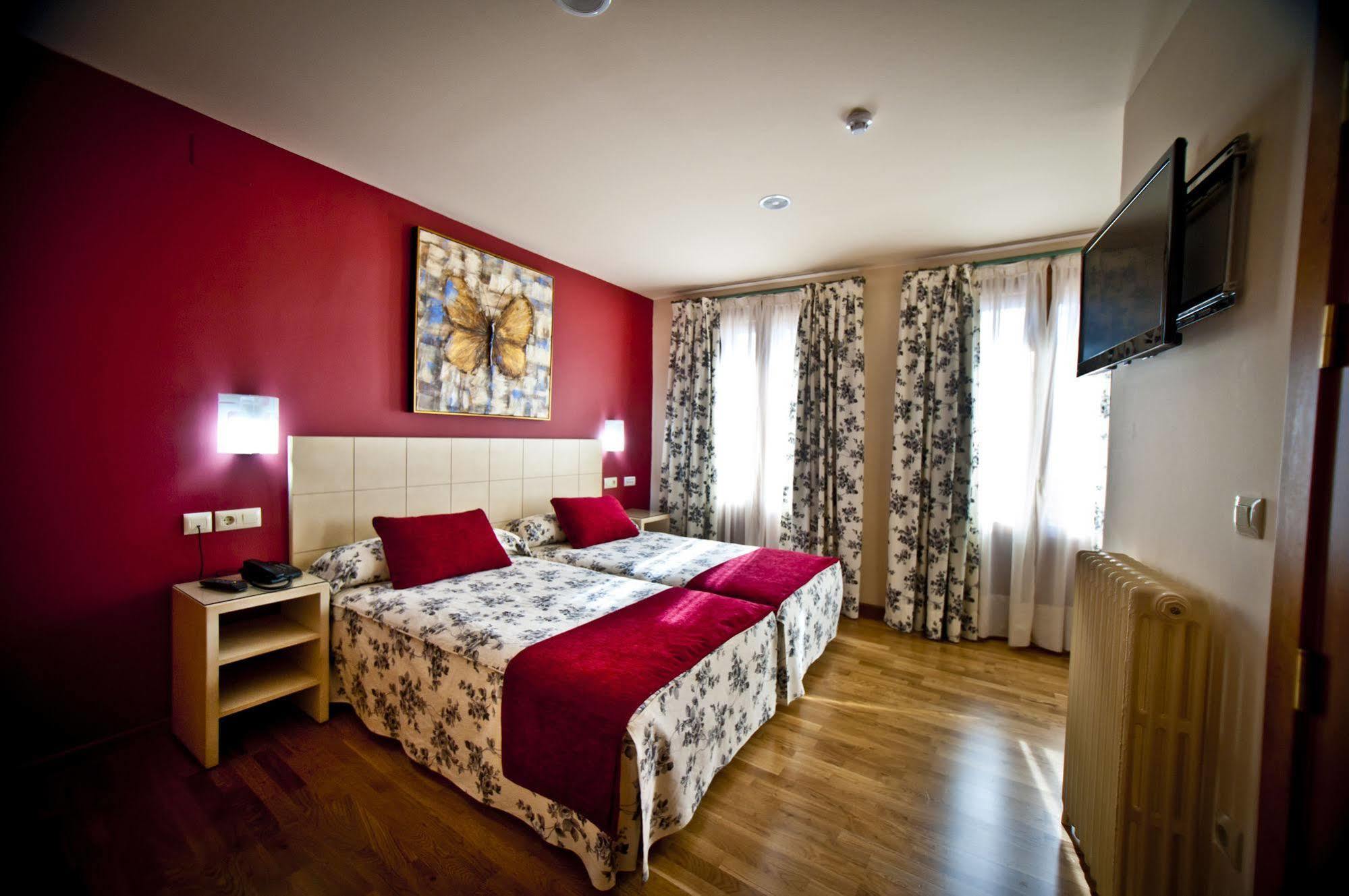 Condes De Castilla Hotel