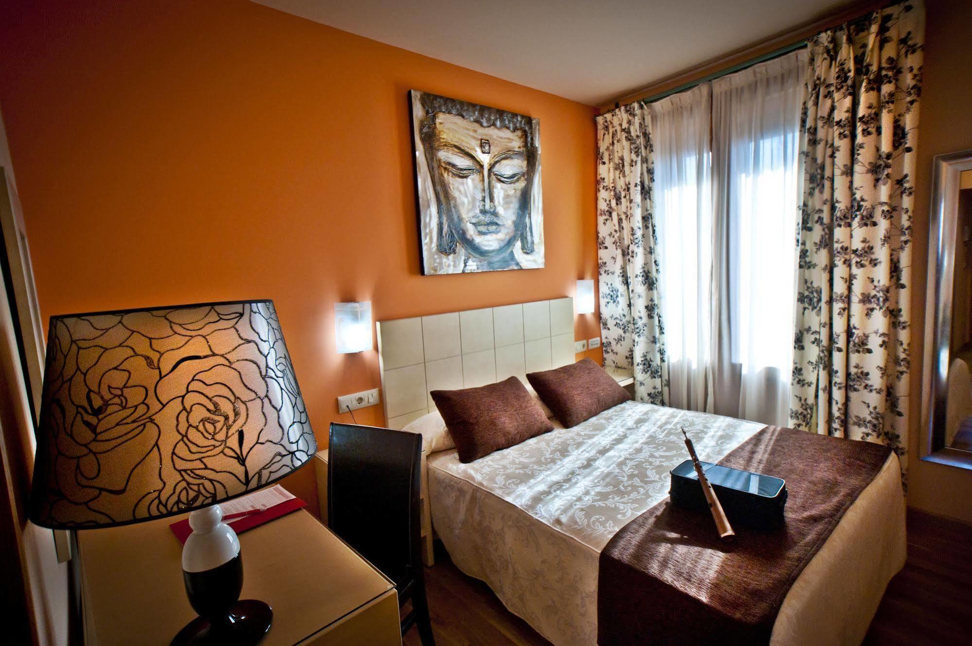 Hotel Condes De Castilla 3*