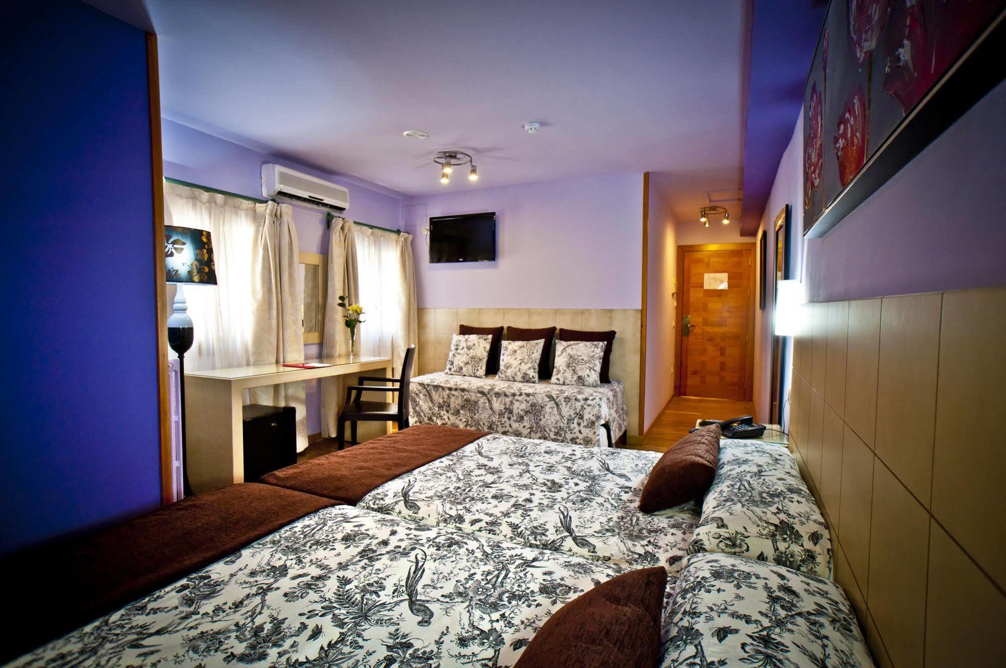 Hotel Condes De Castilla 3*