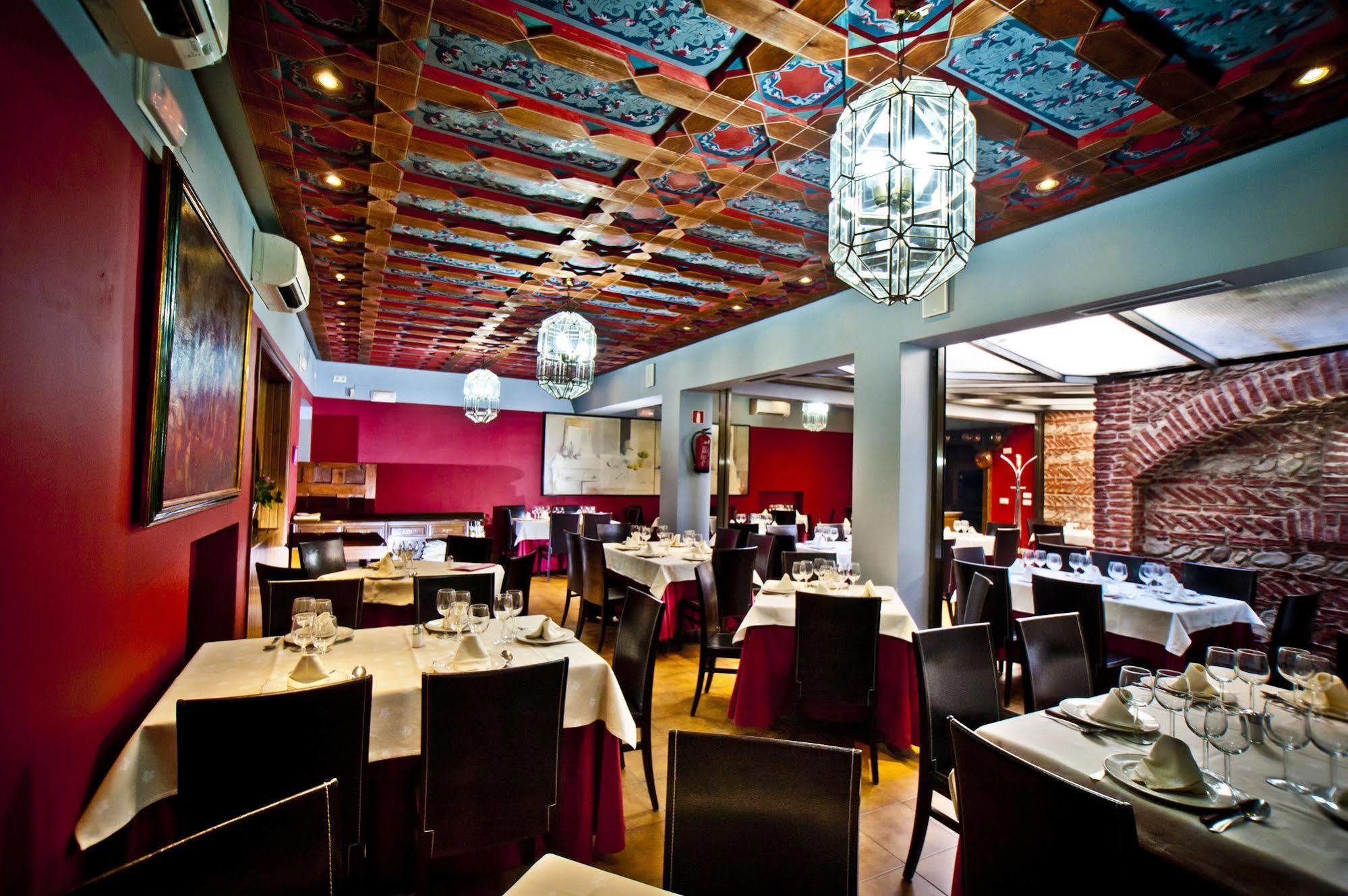 Condes De Castilla Hotel